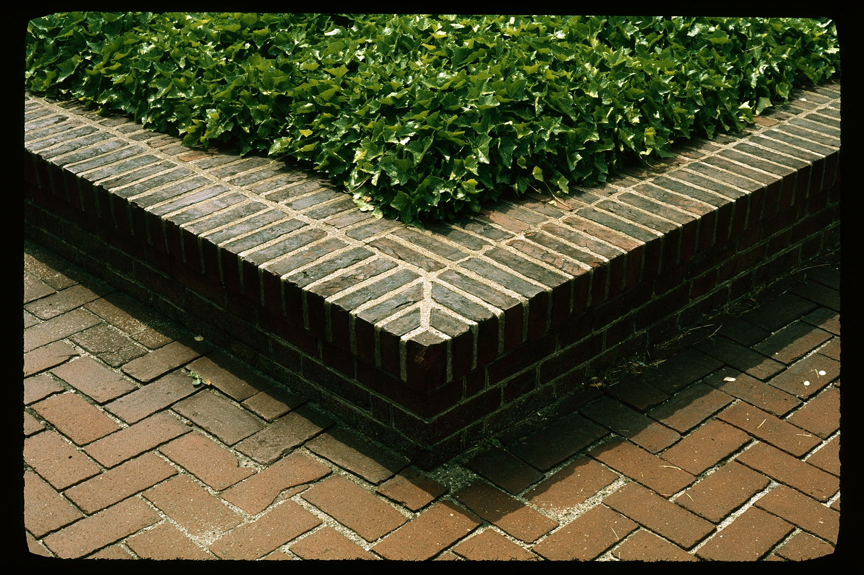 Brick Seat Wall at Carpenter's' Hall
