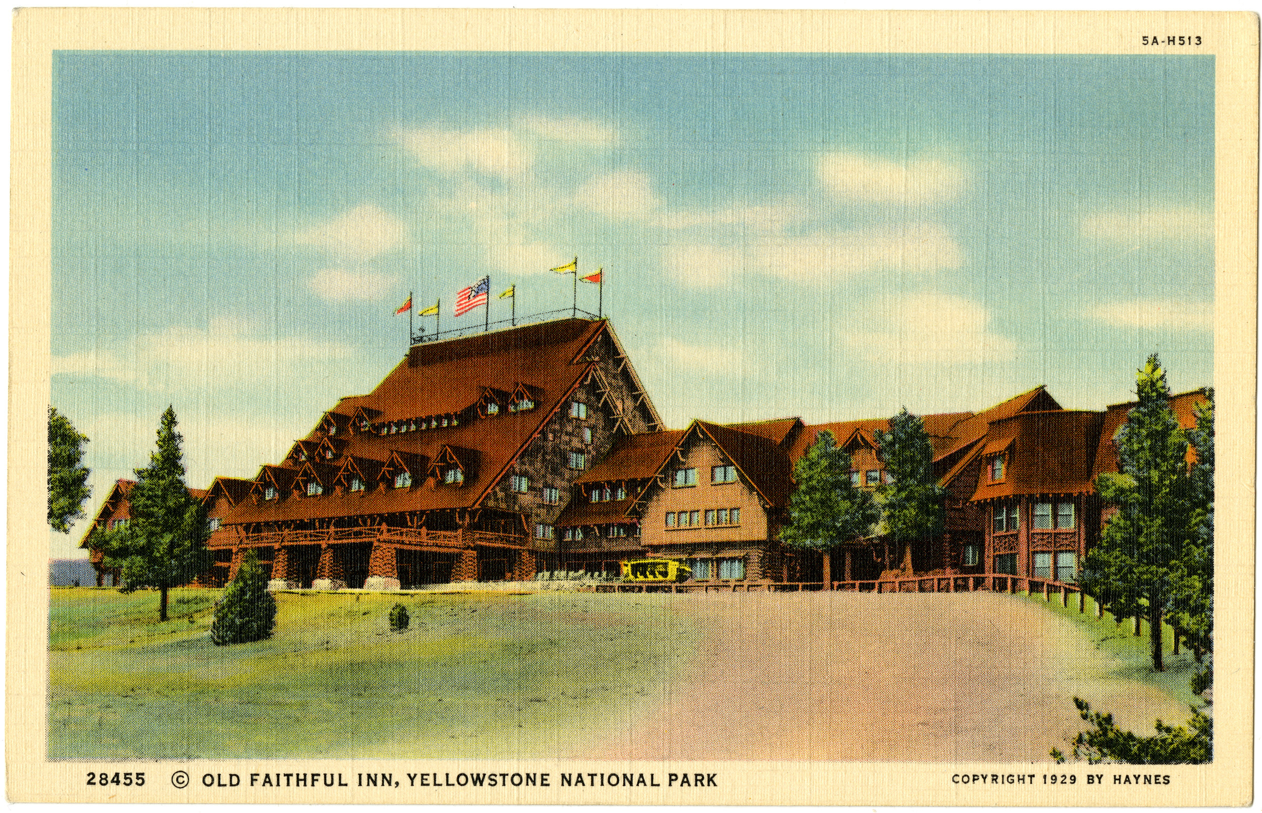 28455. Old Faithful Inn, Yellowstone National Park (Postcard)