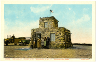 23475. The Lookout, Summit of Mt. Washburn, 10,317 FT - Yellowstone Park (Postcard)
