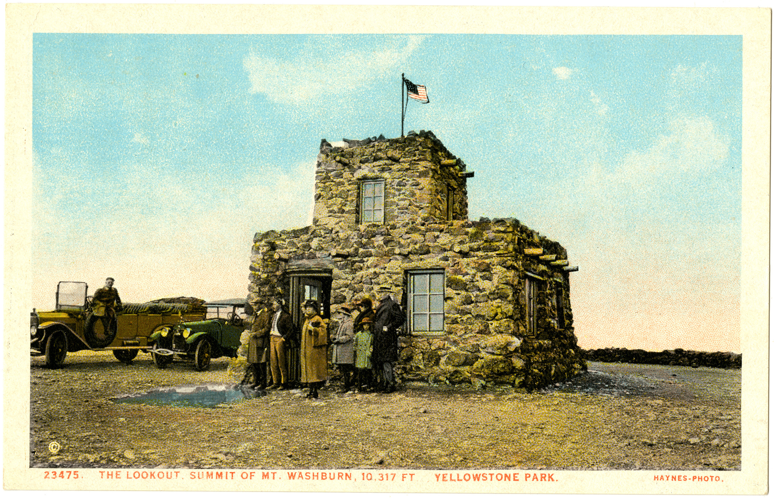 23475. The Lookout, Summit of Mt. Washburn, 10,317 FT - Yellowstone Park (Postcard)