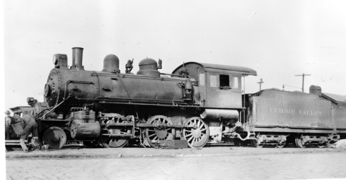 Lehigh Valley no. 1902 [2-6-0]