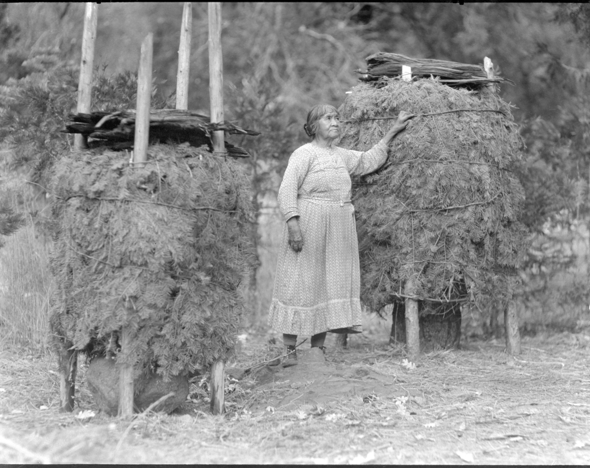 Ta-buce with completed chuckas; Chuckas acorn granary