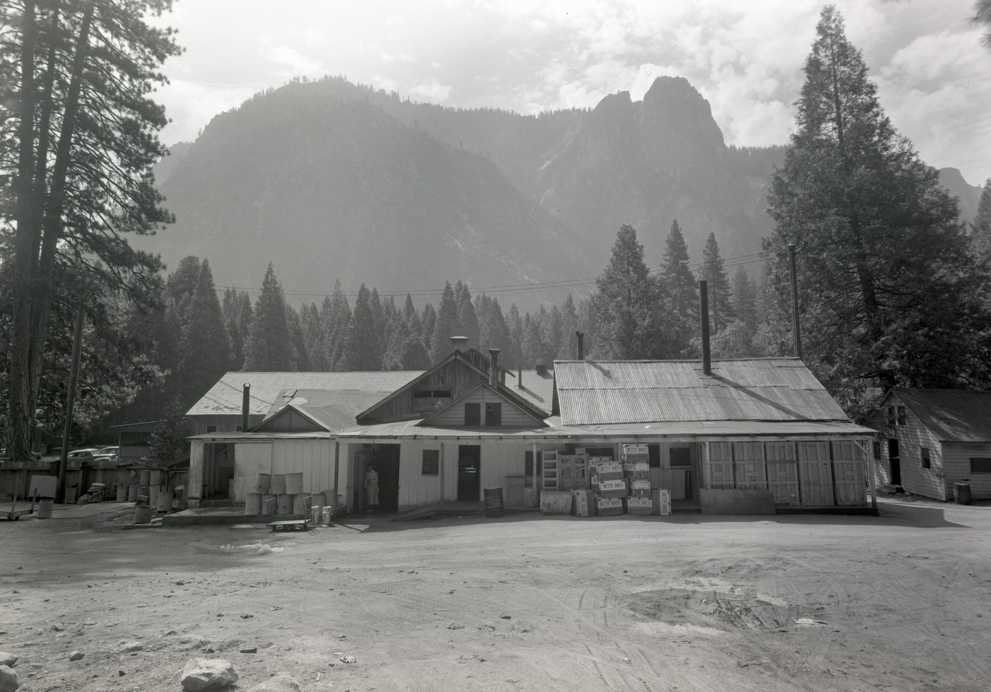 Front and rear of Y. P. C. Co. buildings Yosemite Lodge, Store, Warehouses. See Seps. in RL 979.447 Y-16C #31