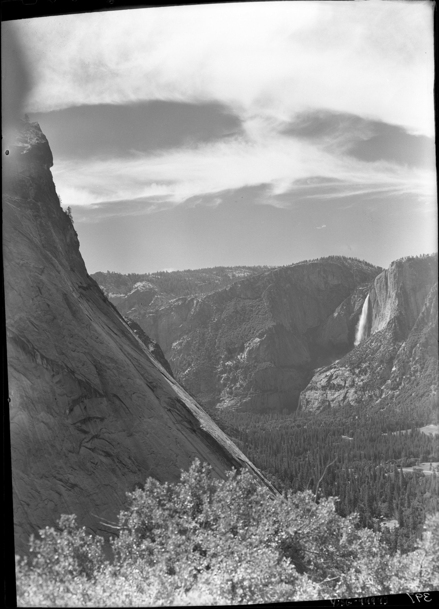Glacier Pt. cliff & Yosemite Falls.