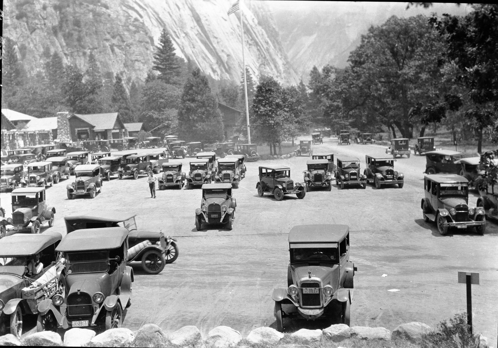 Copy Neg: Leroy Radanovich, May 1997. Village plaza.