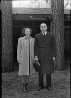 Military officer & companion - Ahwahnee Hotel. The Crouaer Chaslains'.