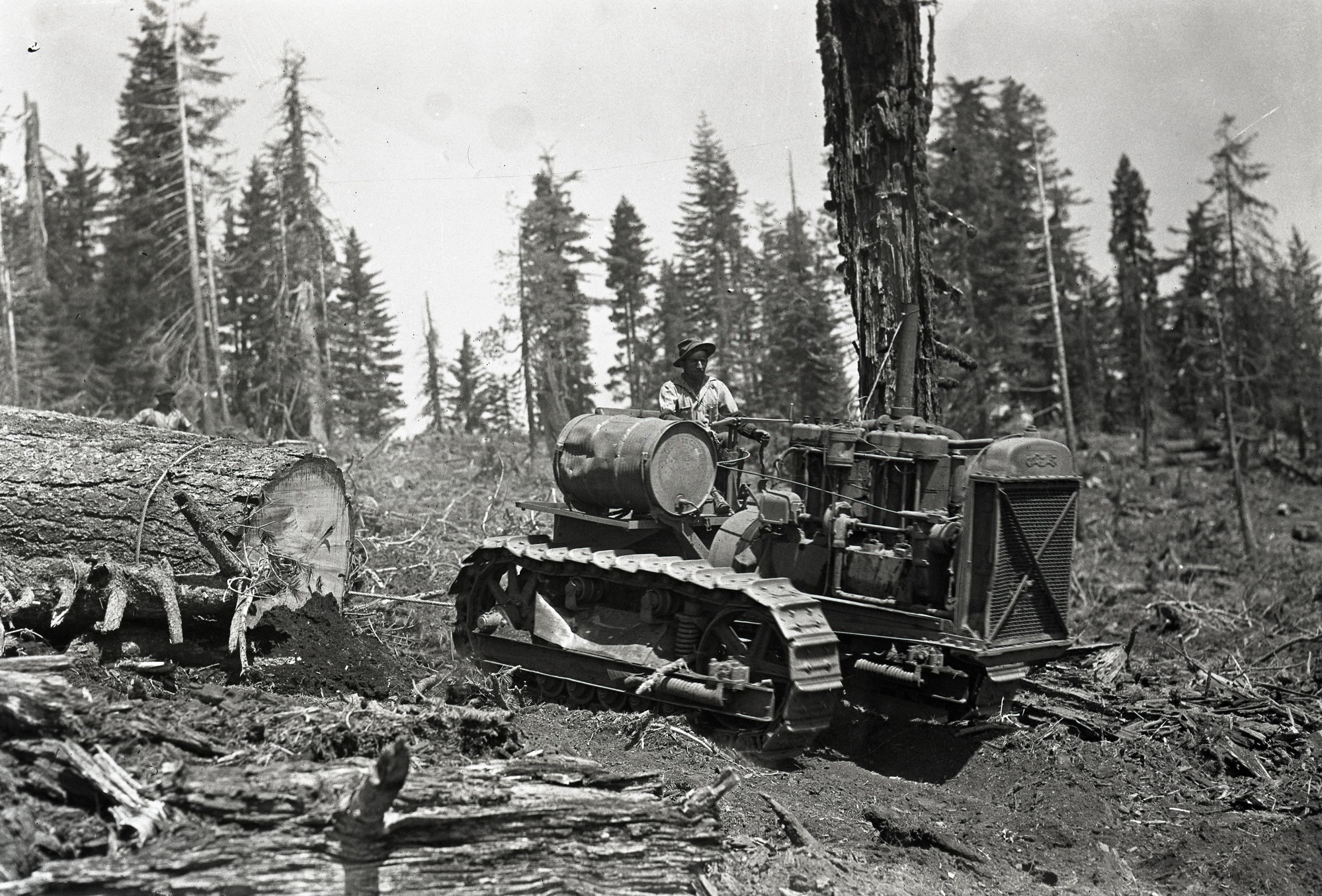 Copy Neg: Leroy Radanovich, November 2001. Yosemite Lumber co. Caterpillar 60 in operation. Museum Collections Cat. No. YOSE 81676.