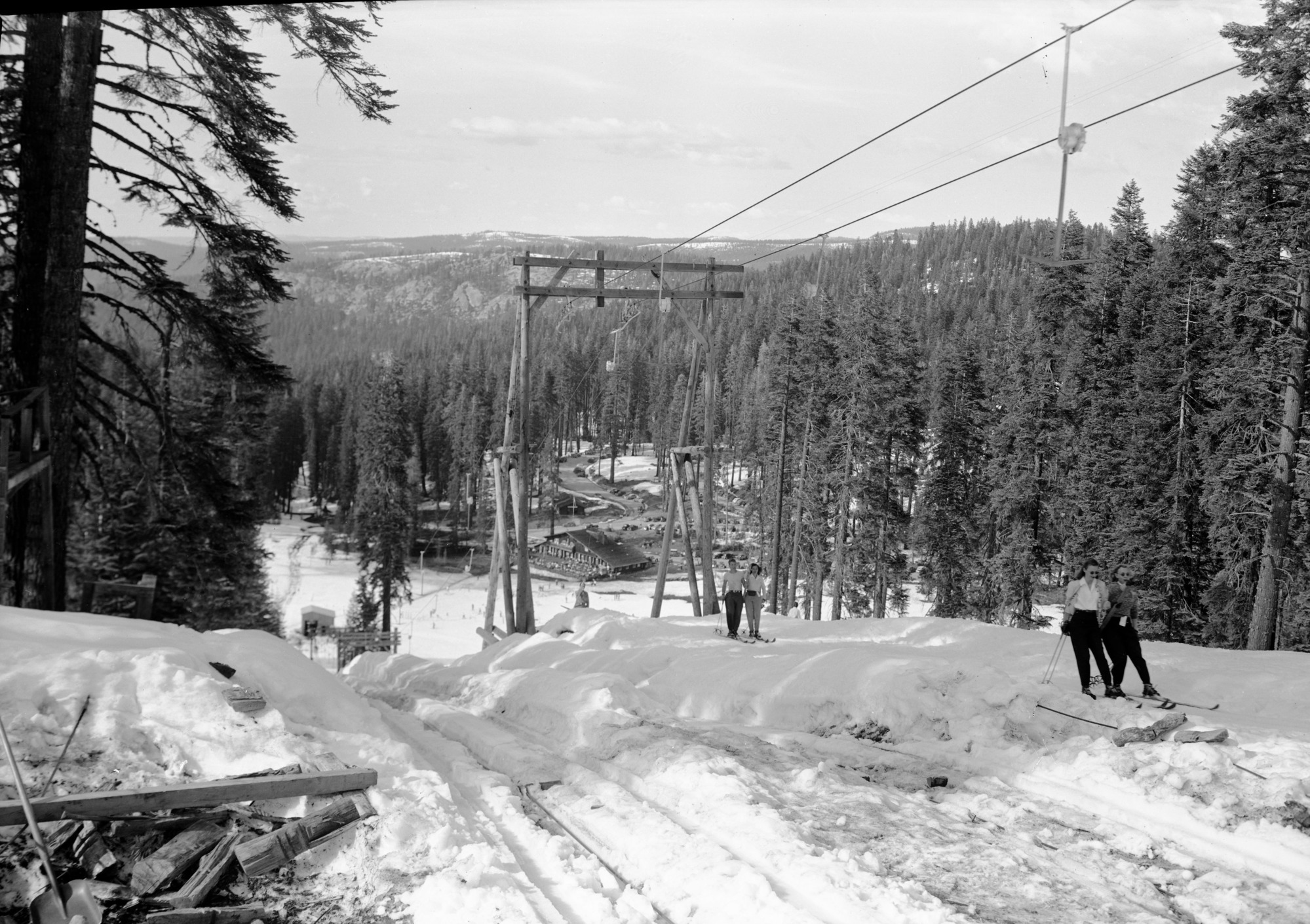 Crowds at Badger Pass and operation of Constam.