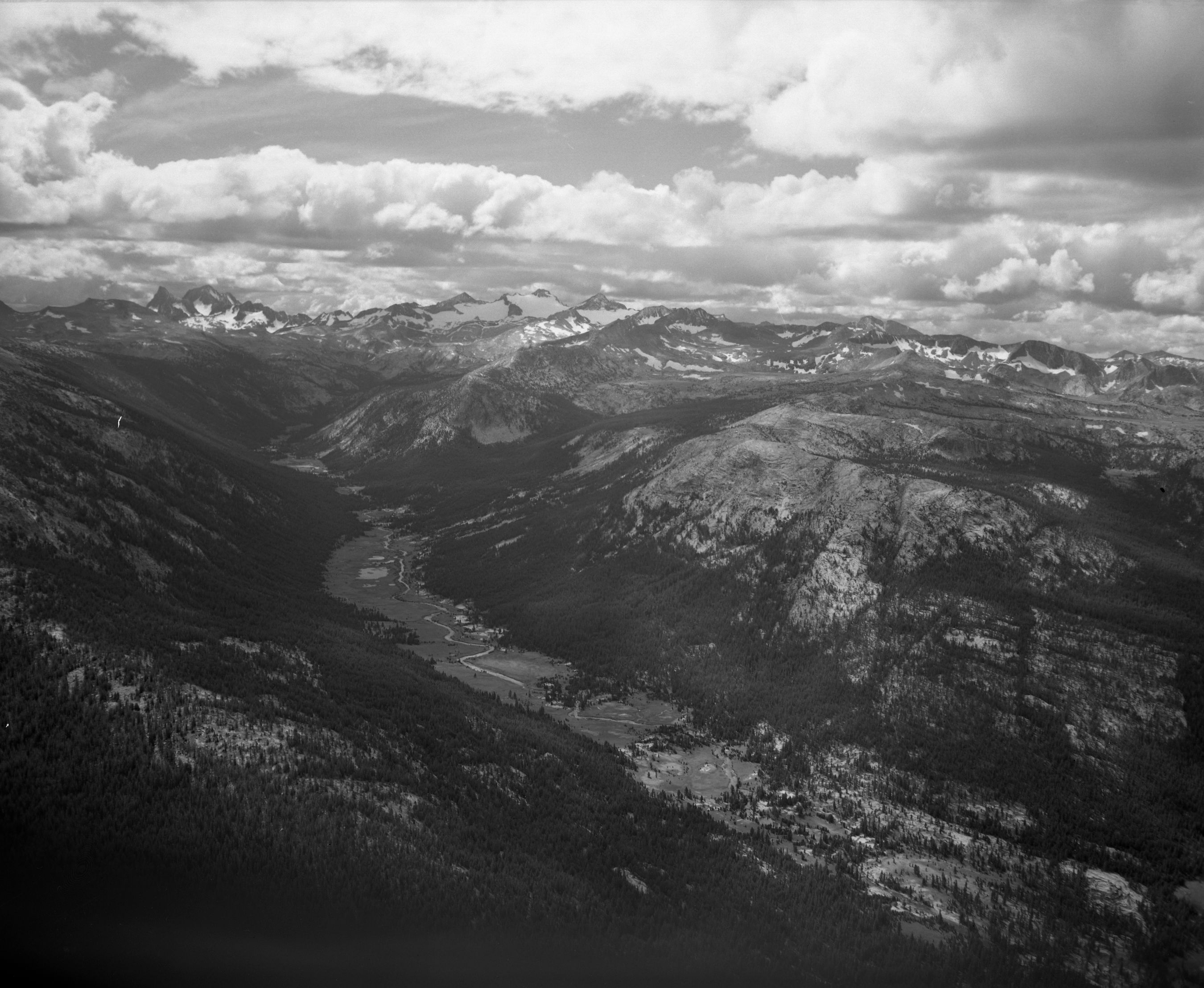 Aerial photograph of Lyell Canyon