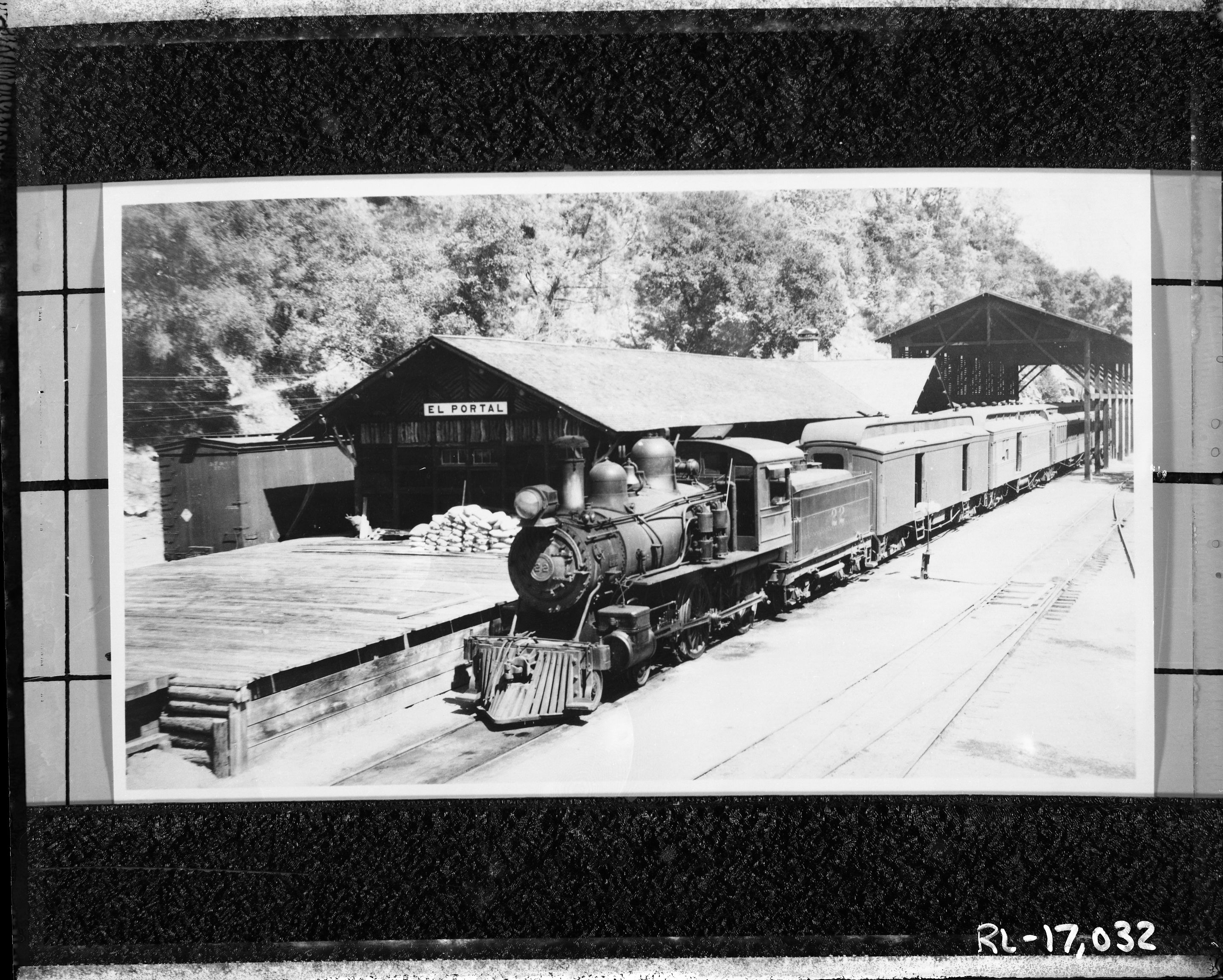 Copy Neg: 1983, Michael Dixon. El Portal Station.