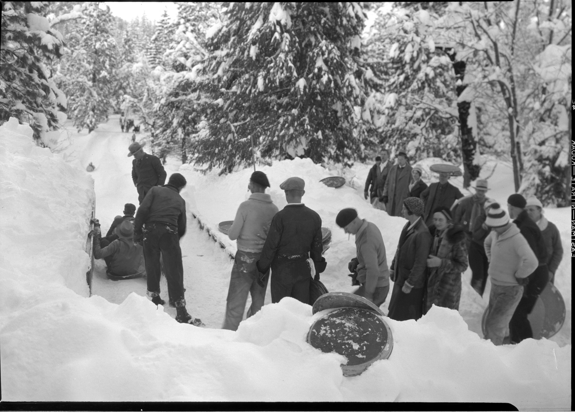 Line-up for Ash Can Alley