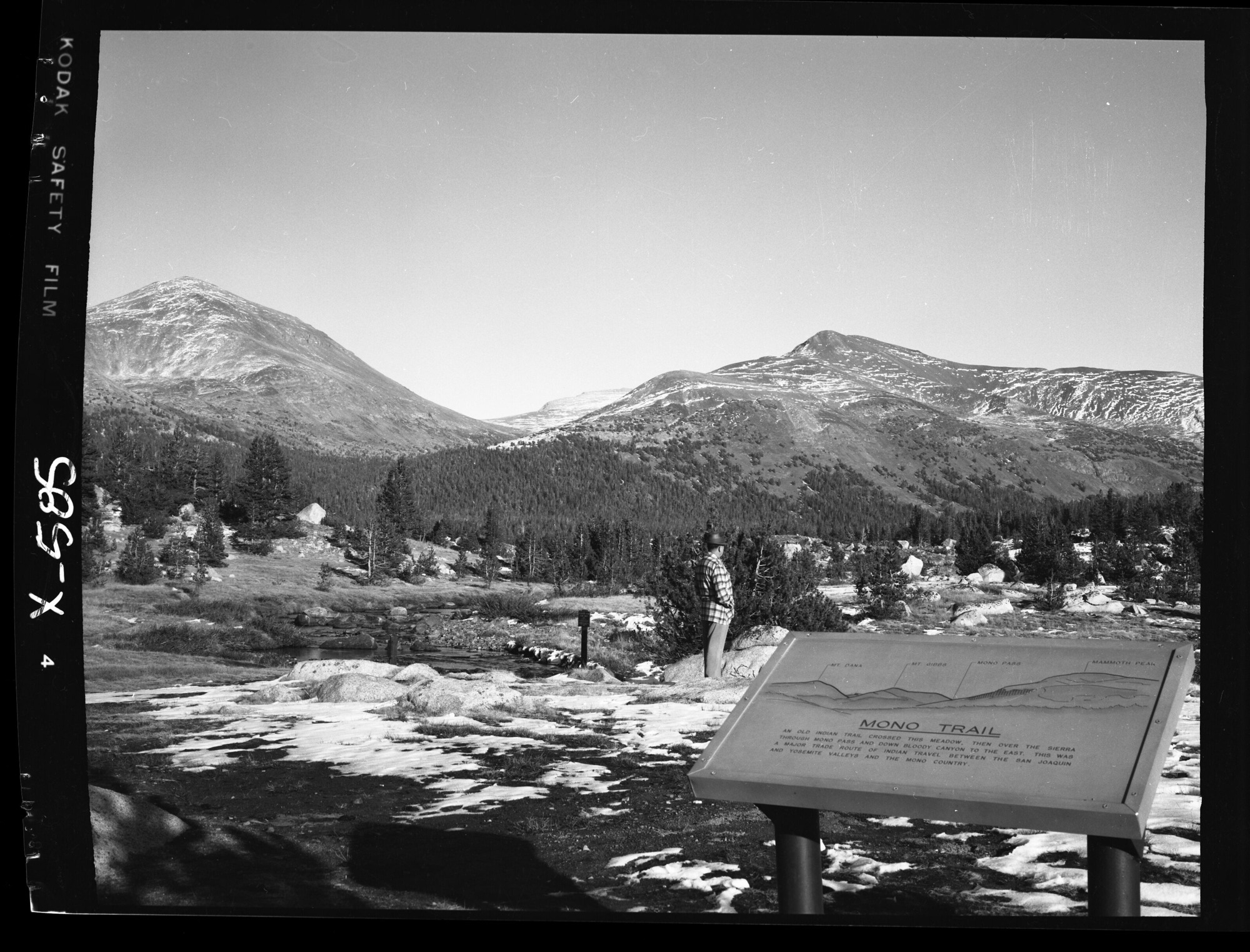 Mono Trail sign on Tioga Road