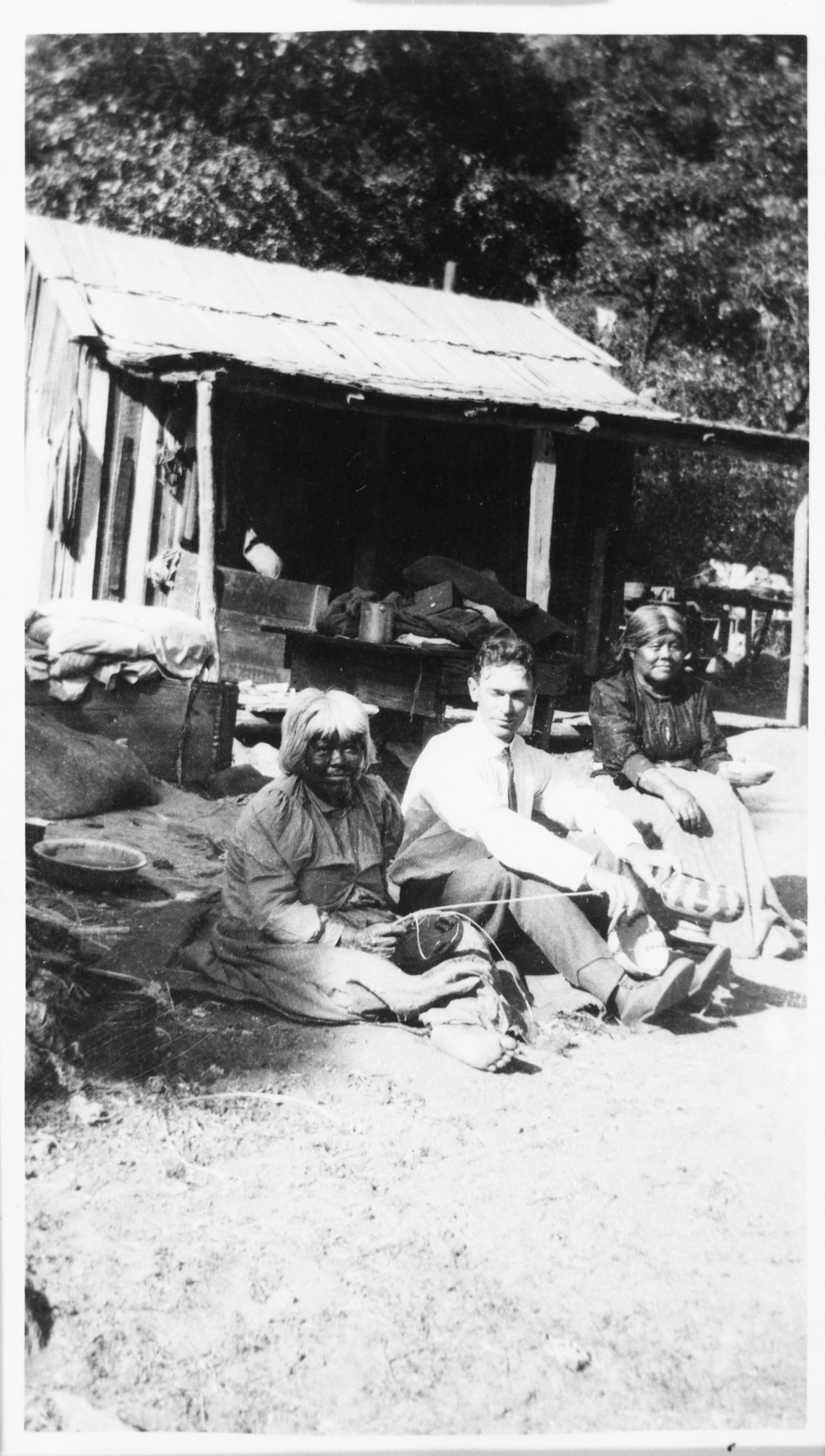 [Taken on Kelso's honeymoon in Yosemite. Charles Kelso next to Lucy Brown (left). Mary or Maria (right). Pedestal-base basket in Yosemite Museum. YM-17641]