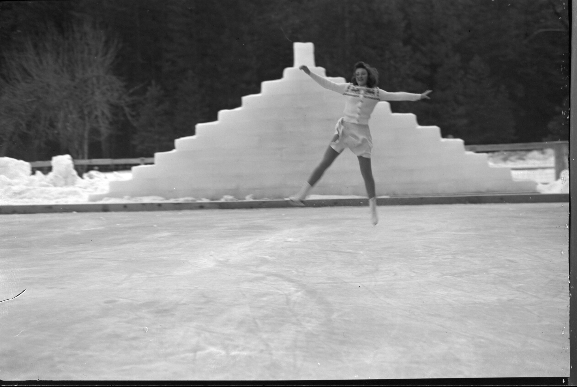 Miss Barbara, Ann Gingg, champion woman skater