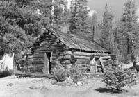 Old prospectors' cabin at Devils Postpile.