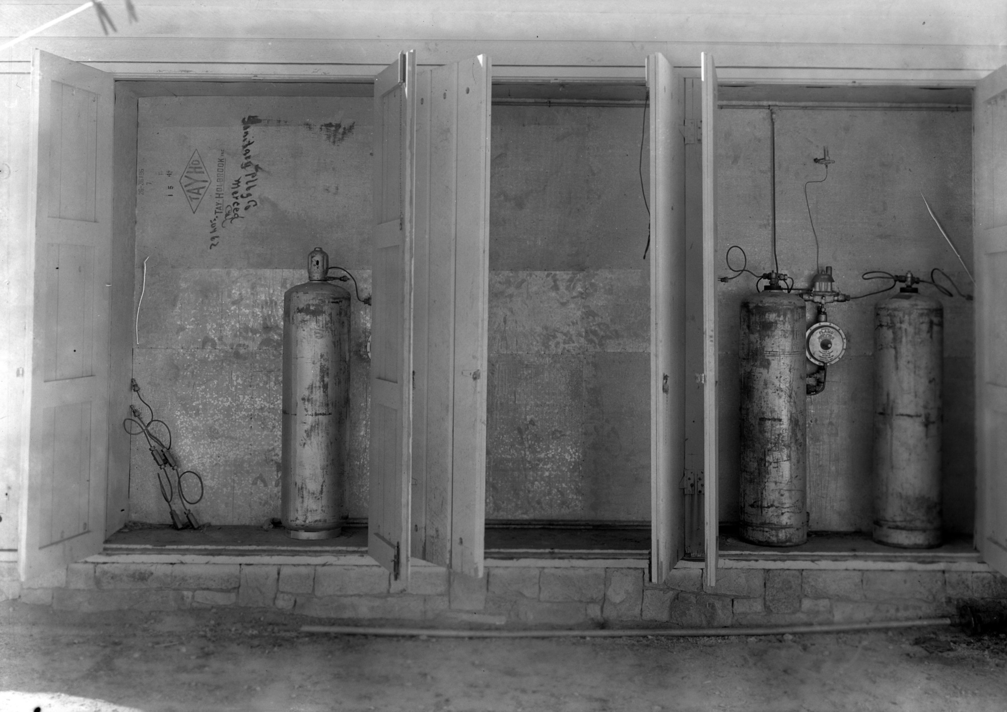 Chinquapin Flamo Tanks - View #2.