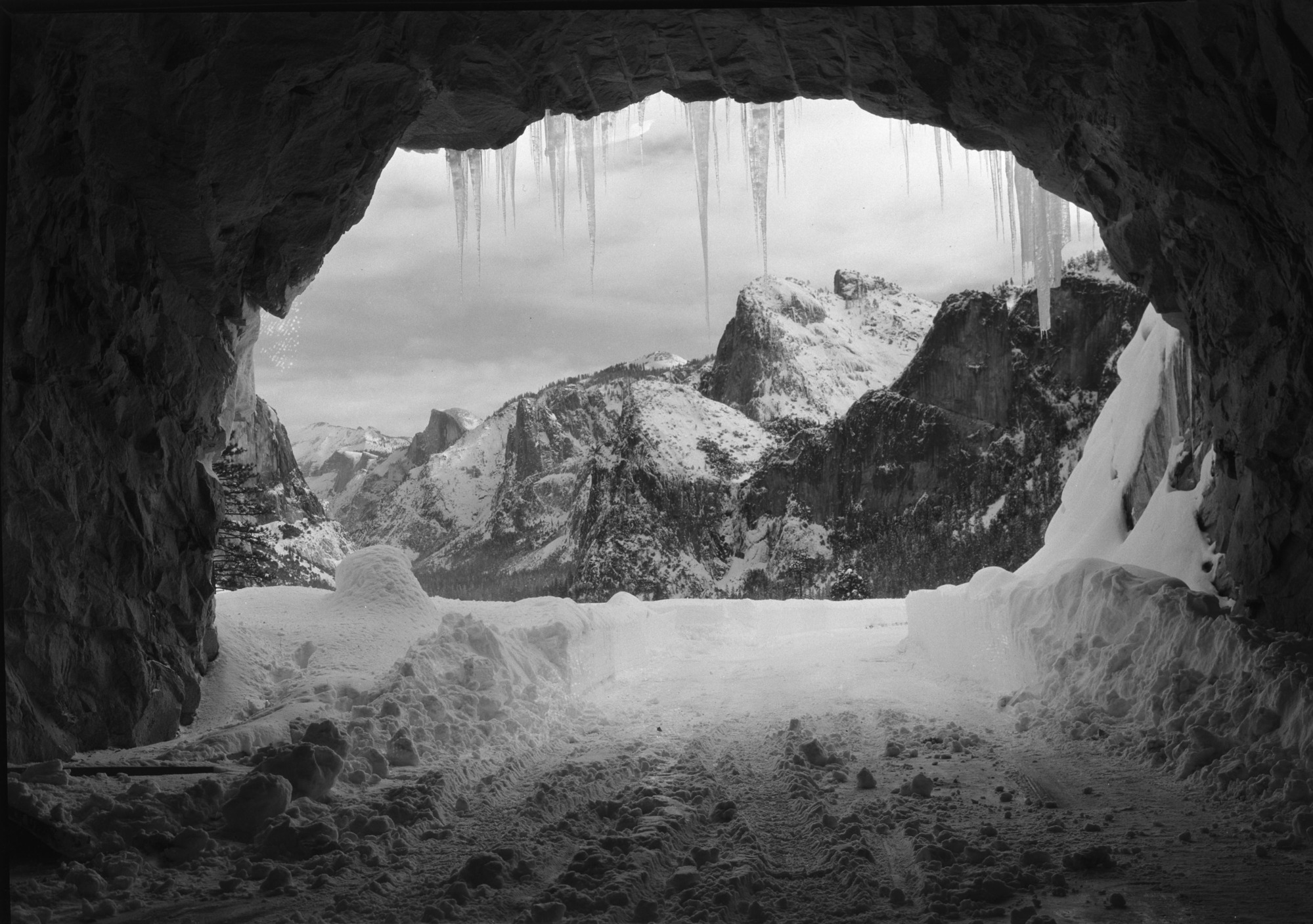 New Wawona Road looking East from Tunnel.