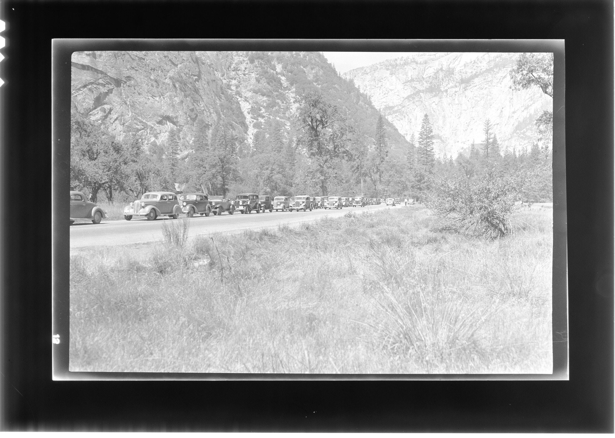 Auto Caravan near Camp Curry, heavy traffic