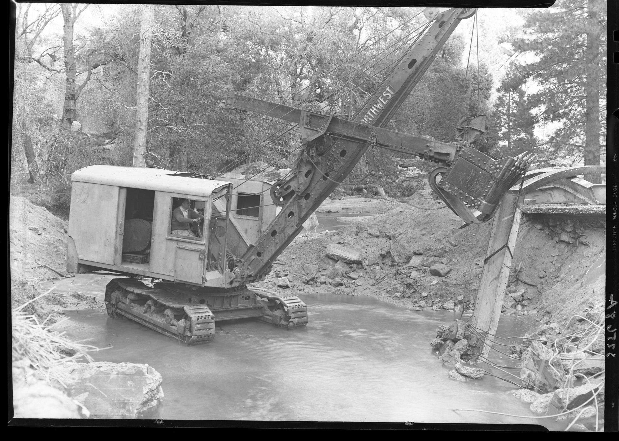 Steam shovel removing Cascades bridge.
