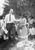 Carl Russell on left and Leanna Tom (Agnes Castro's mother) on the right. 2nd best single basket, 2nd prize - $35.00. Photo in YNP Collection, Cat. #28,028.