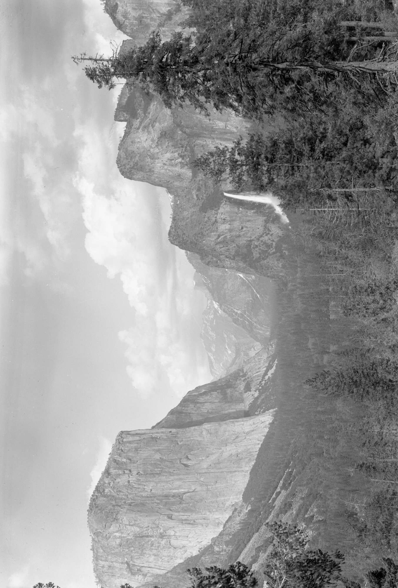 Tunnel View Yosemite Valley.
