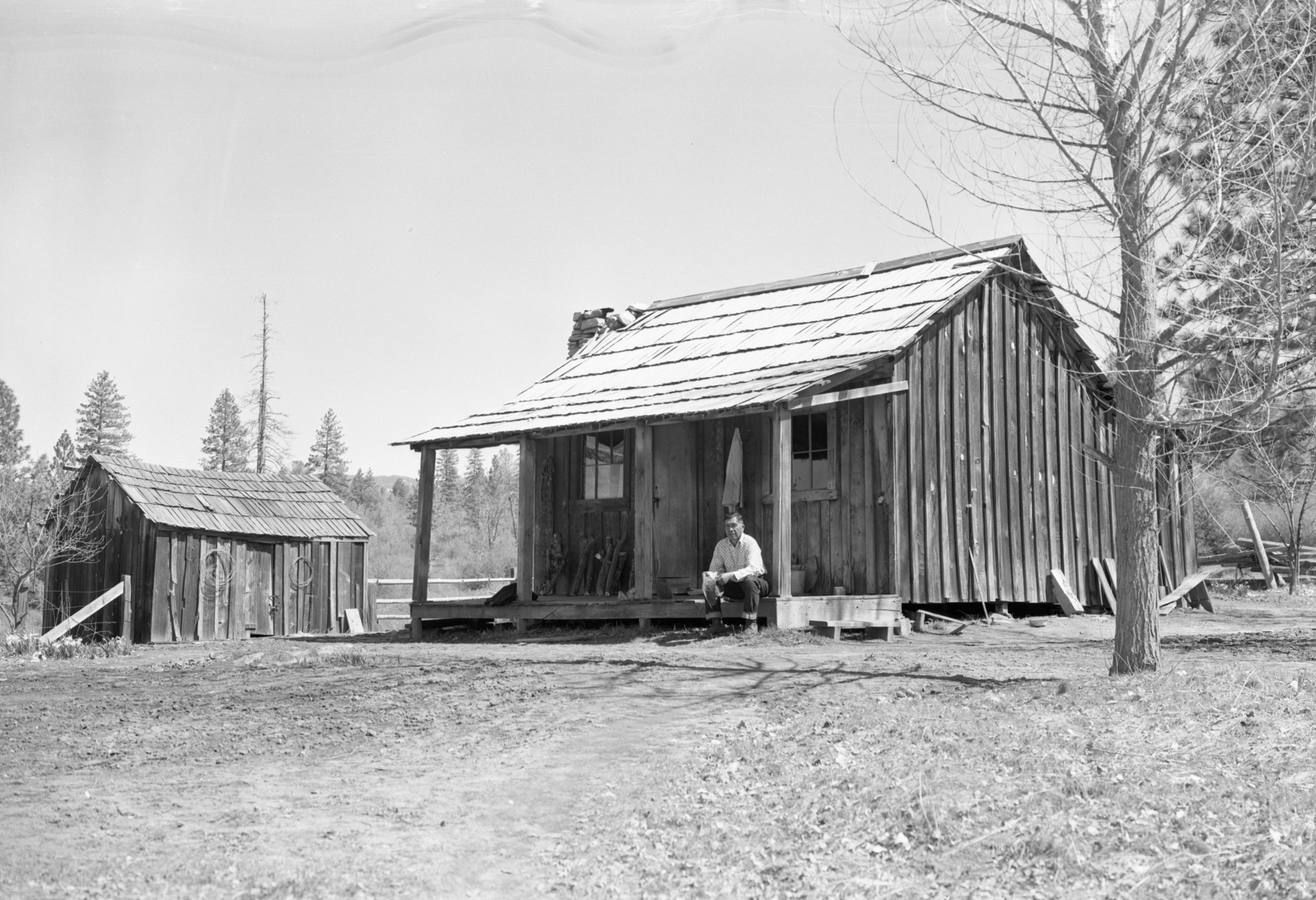 Willie Rhoan and his ranch house near Oakhurst