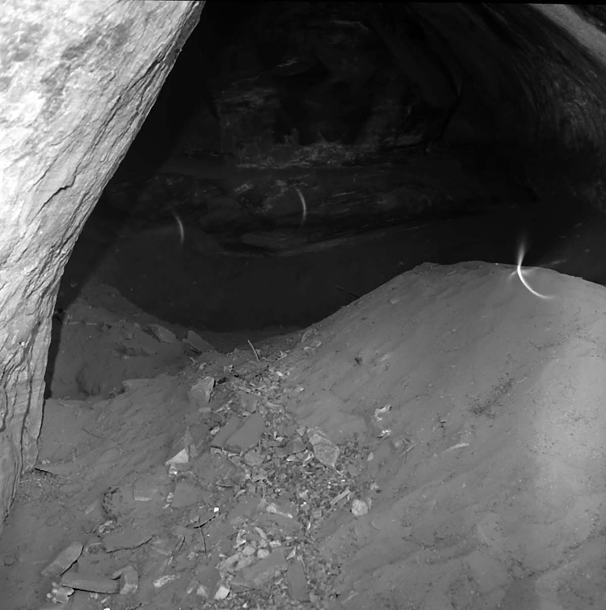 42WS0069. Indian cave in Cave Valley for documenting pot hunter activities and vandalism.