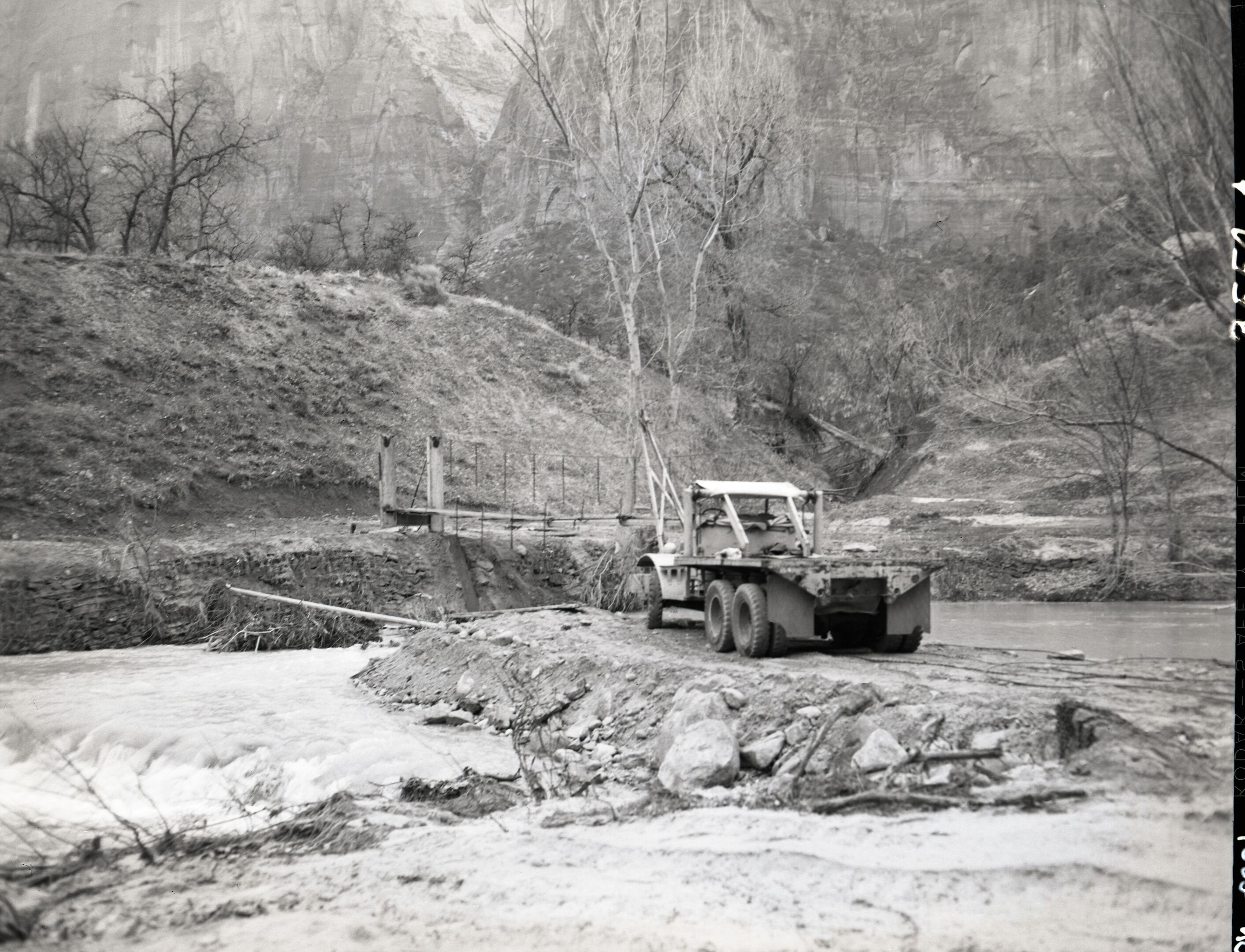Construction of suspension footbridge at Birch Creek near the Court of the Patriarchs.