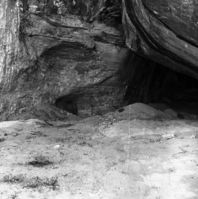 42WS0069. Indian cave in Cave Valley for documenting pot hunter activities and vandalism.