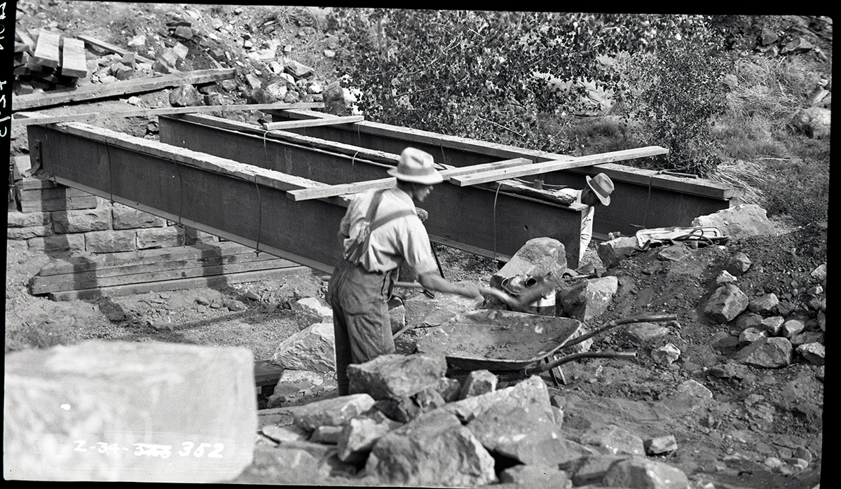 Oak Creek Bridge under construction.