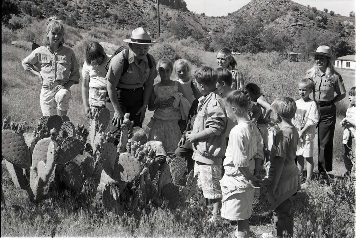 BW Photos of Junior Ranger Activities in Zion.