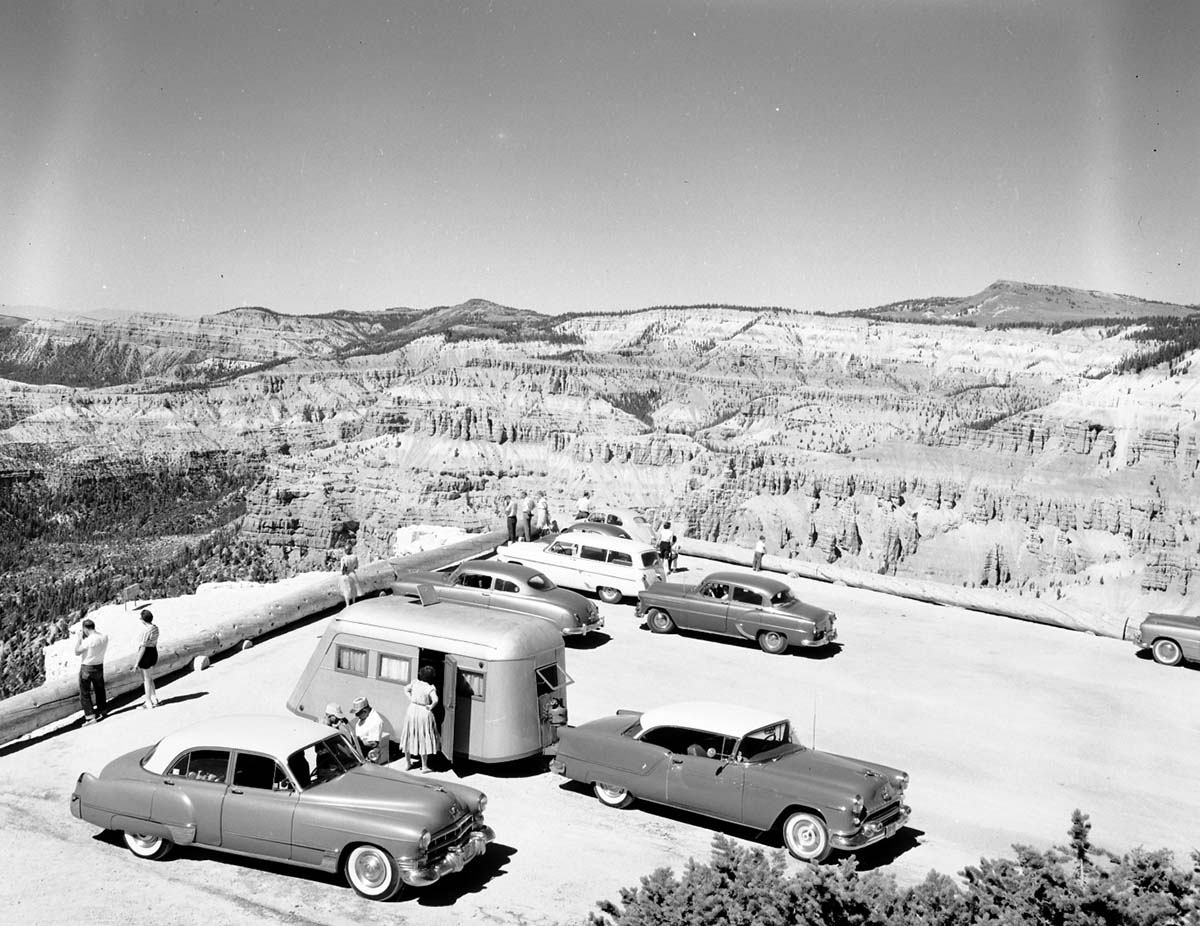 Visitors and cars in the parking area at Point Supreme.