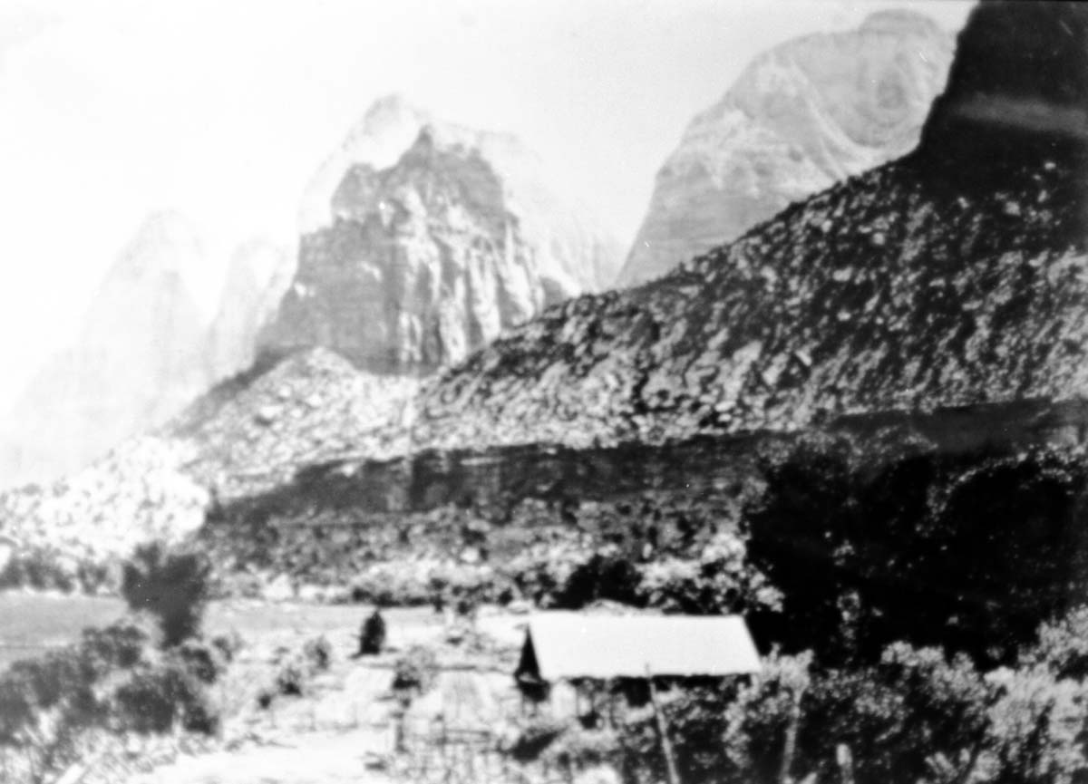 BW Photos of Oak Creek Village.