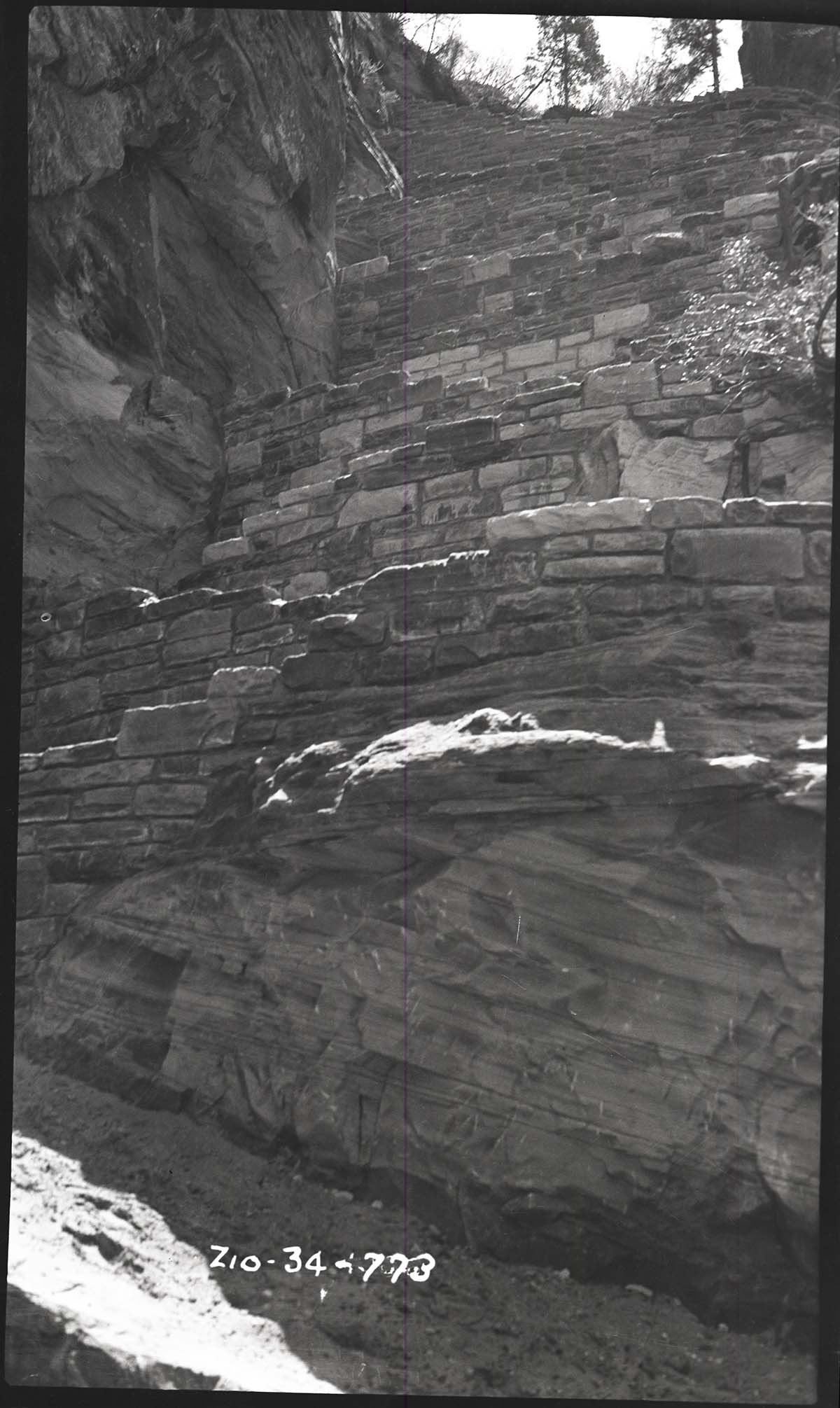 Walter's Wiggles on West Rim Trail climbing out of Refrigerator Canyon.