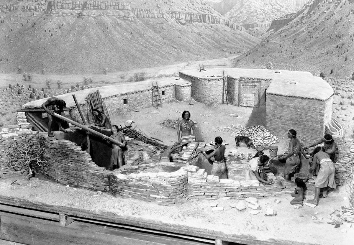 Pueblo II diorama museum exhibit.