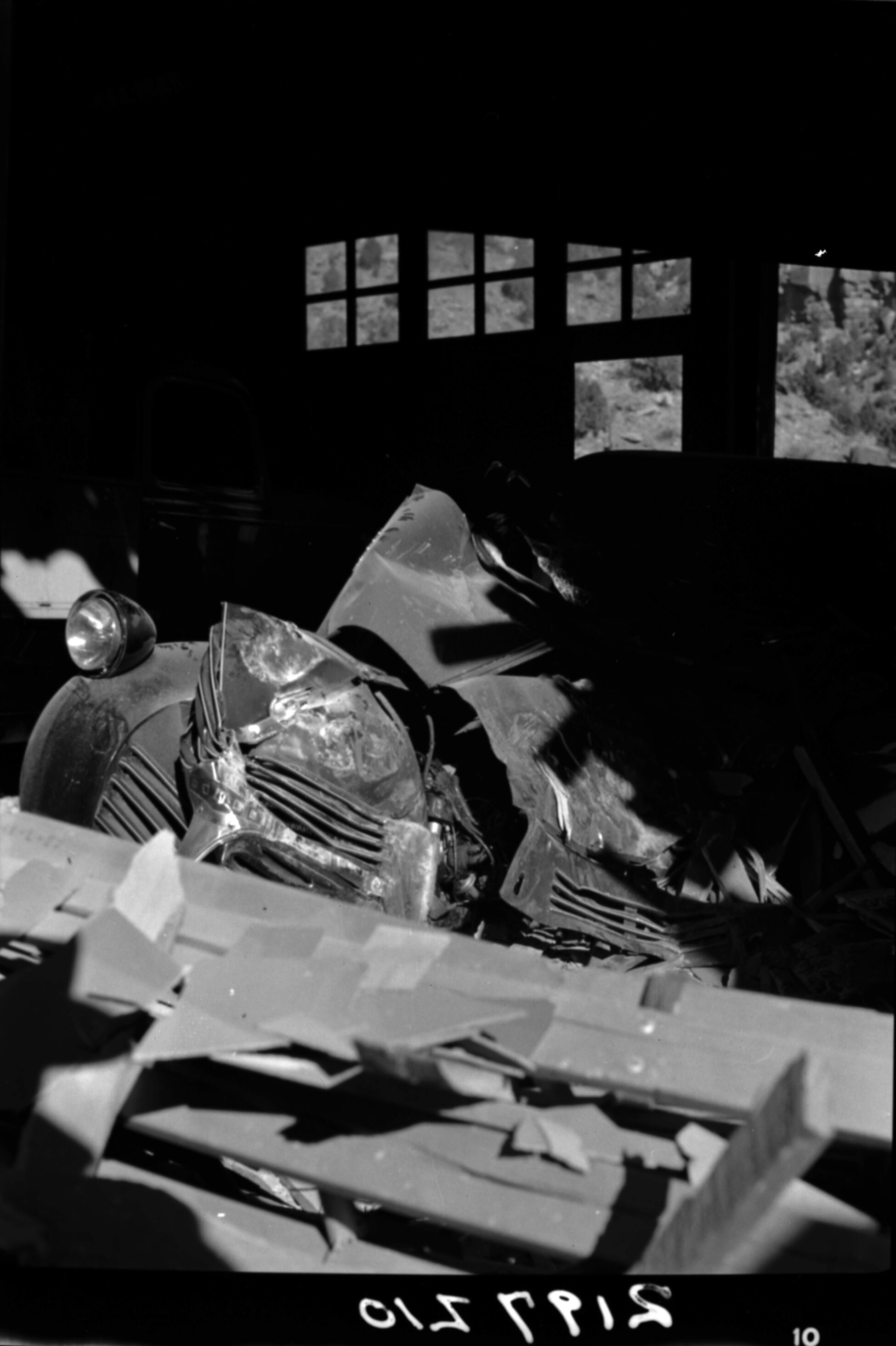 880-ton boulder on top of car. (Jeep).