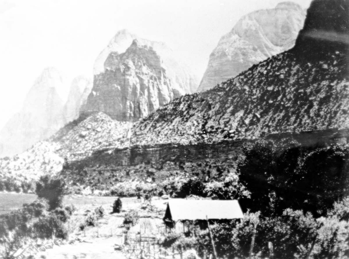 BW Photos of Oak Creek Village.