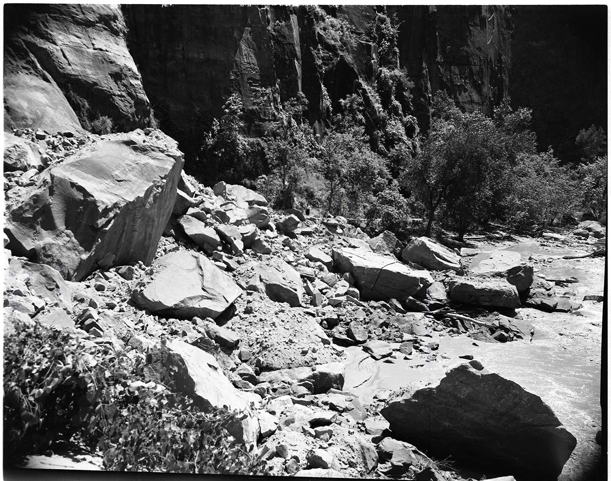 BW photo of a rock slide along the Narrows Trail.