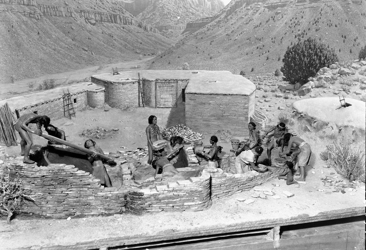 Pueblo II diorama museum exhibit.
