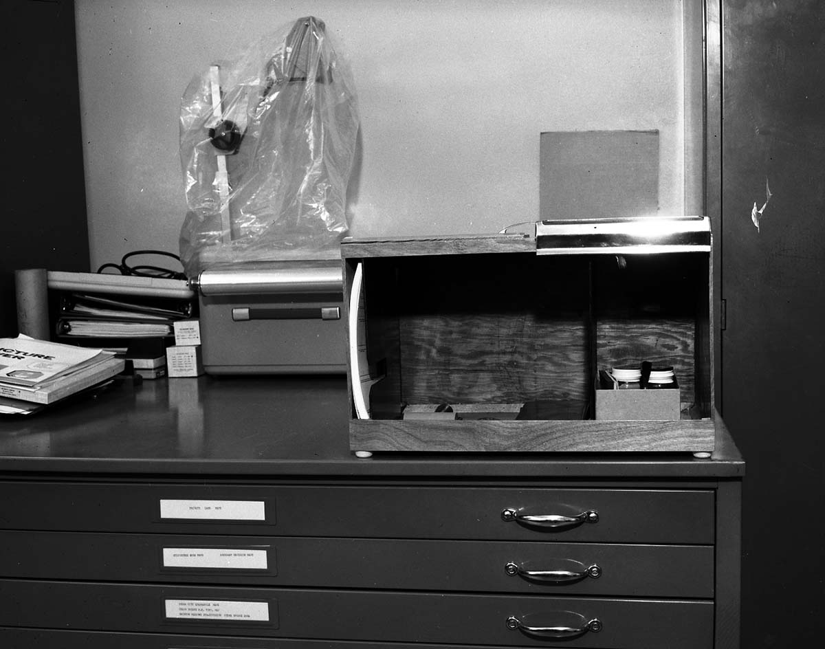 Portable station suggested to improve the process of finger-printing - for possible incentive award.