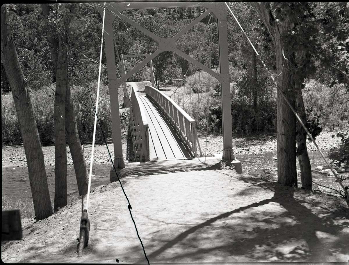 Emerald Pools Trailhead and the footbridge across the Virgin River.