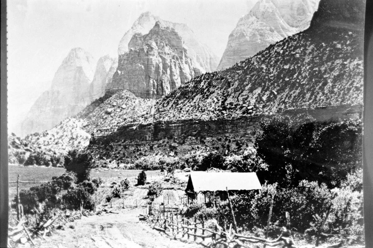 BW Photos of Oak Creek Village.