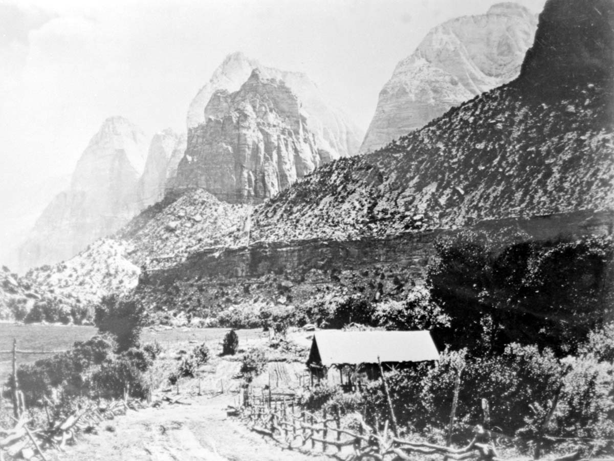 BW Photos of Oak Creek Village.