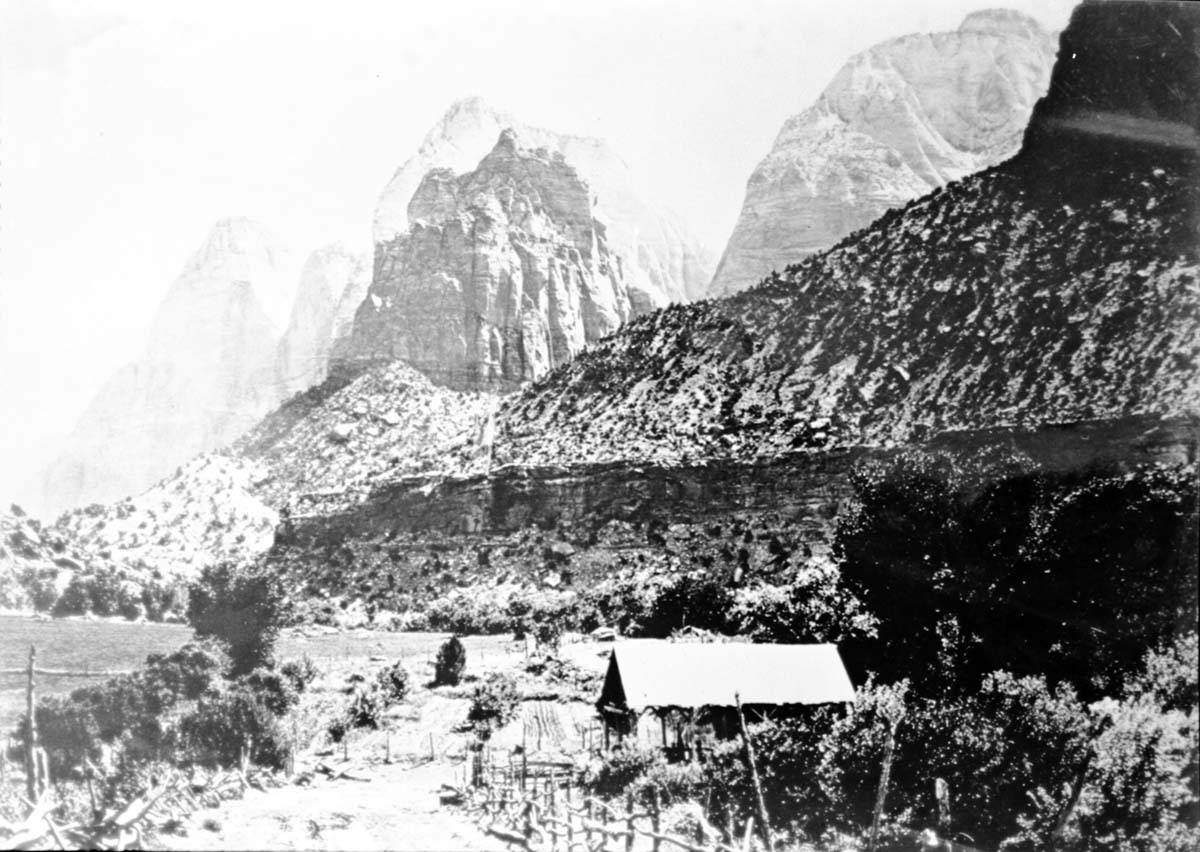 BW Photos of Oak Creek Village.