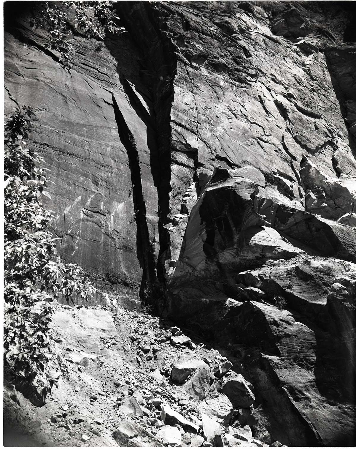 BW photo of a rock slide along the Narrows Trail.